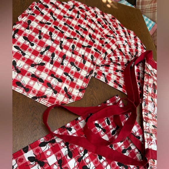 Summer ANTS special!! 6 placemats PLUS 41x43” TBLcloth—all in Crossbody Tote Bag - Picture 7 of 8
